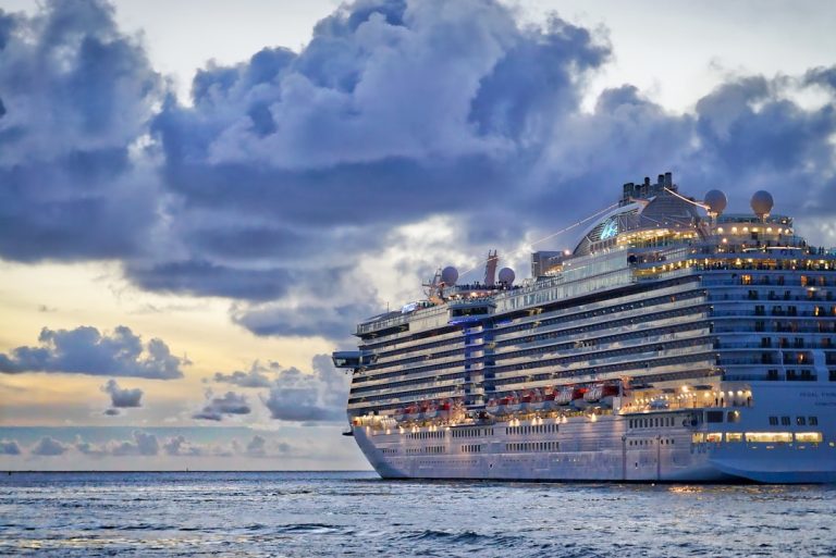 Sail Away to Adventure: The Ultimate Guide to Cruise Ship Bookings & Reservations